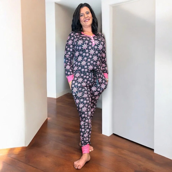 Shirley & Stone jogger pajama lounge set pink‎ snowflake - Picture 12 of 12